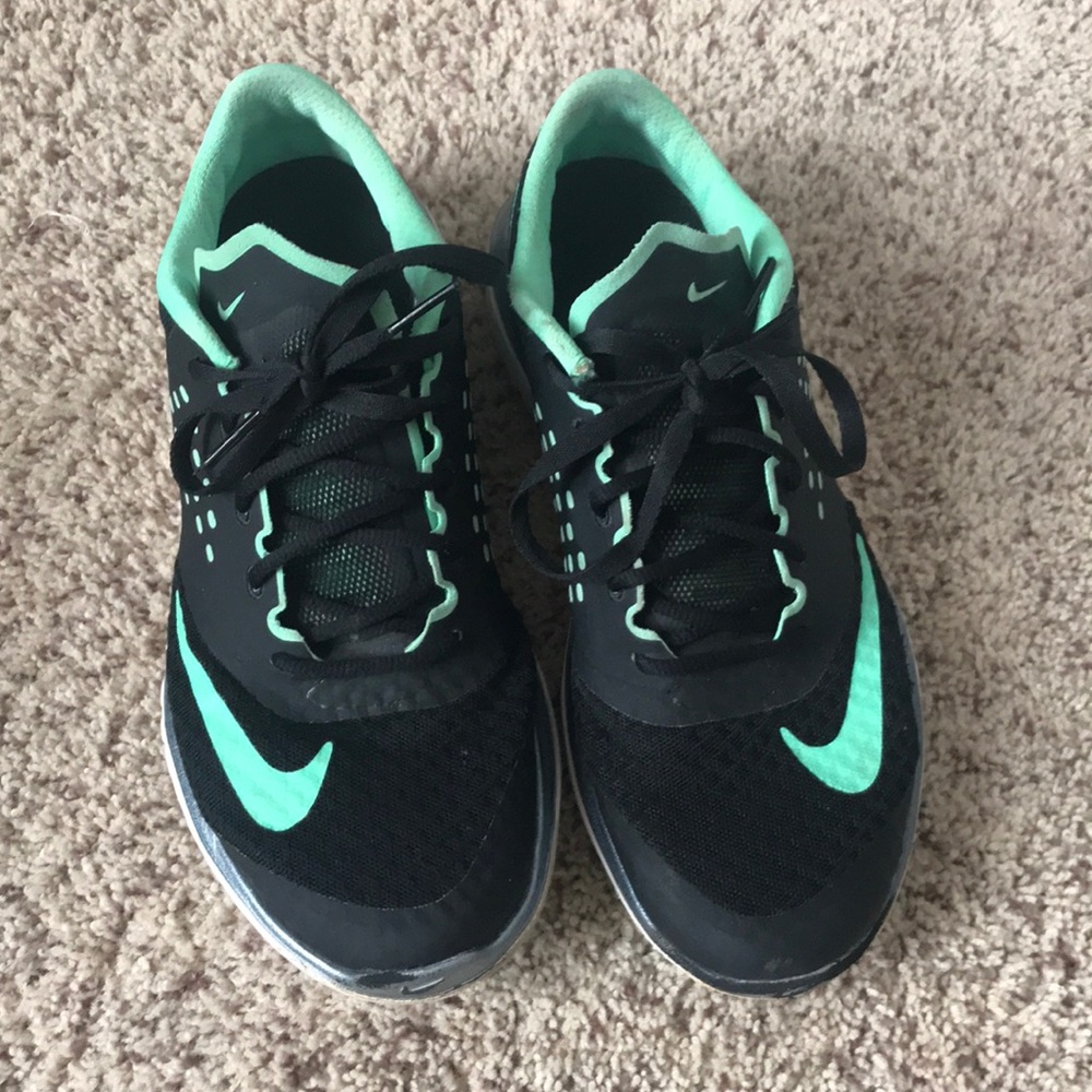 Nike Tennis Shoes